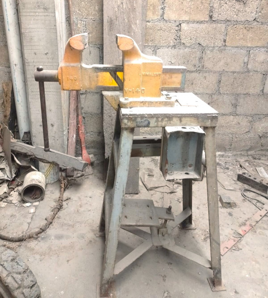 TORNILLO DE BANCO VIMALERT V140