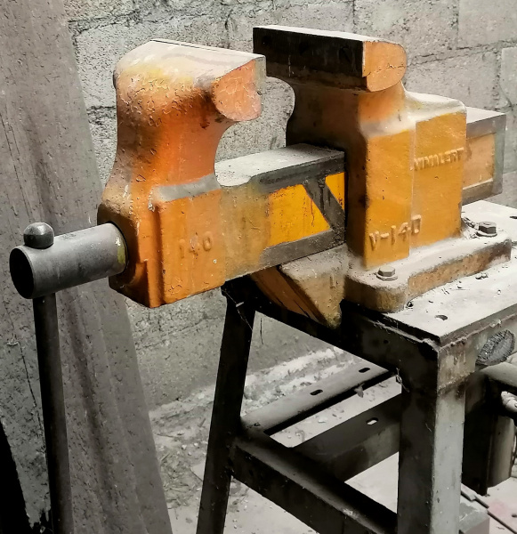 TORNILLO DE BANCO VIMALERT V140